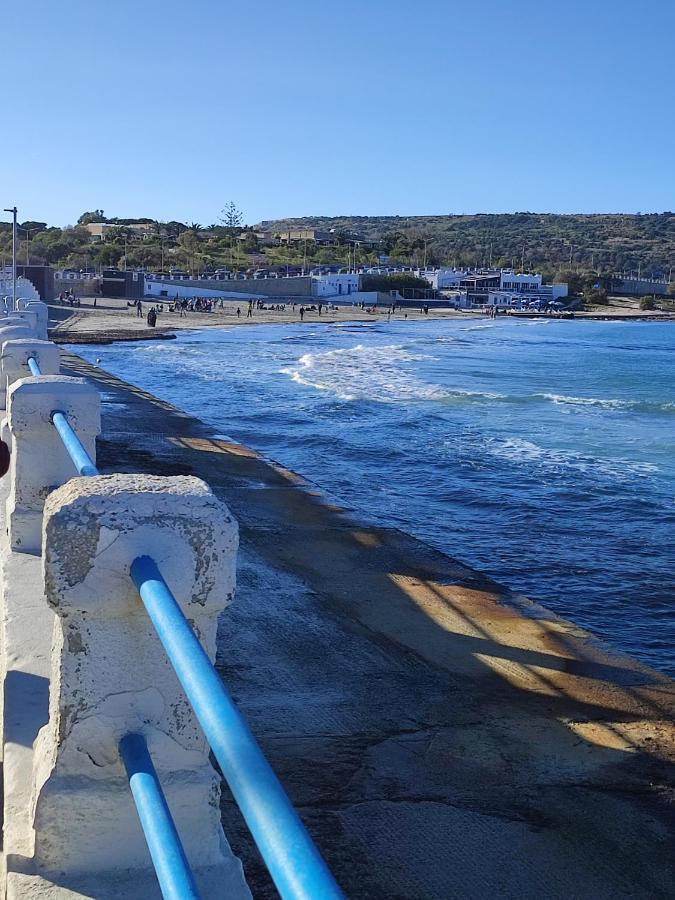 Beachfront With Seaviews Apartment No56 Award Winner Unbeatable Location For Closeness To The Sea Ideal For Guests Looking For Winter Spring And Autumn Breaks In Sunny Malta Also Ideal For Coastal Hikers Mellieha Luaran gambar
