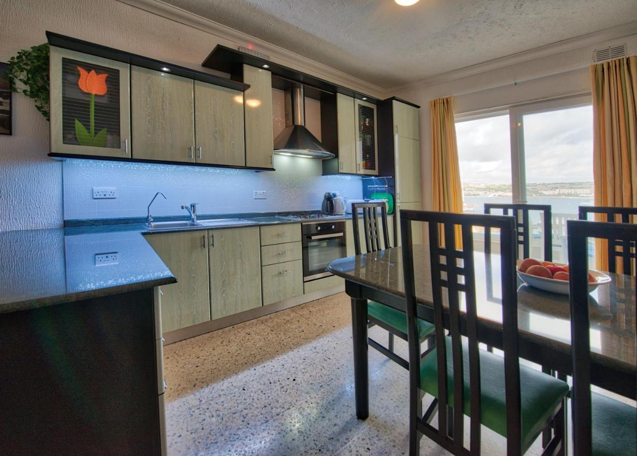 Beachfront With Seaviews Apartment No56 Award Winner Unbeatable Location For Closeness To The Sea Ideal For Guests Looking For Winter Spring And Autumn Breaks In Sunny Malta Also Ideal For Coastal Hikers Mellieha Luaran gambar